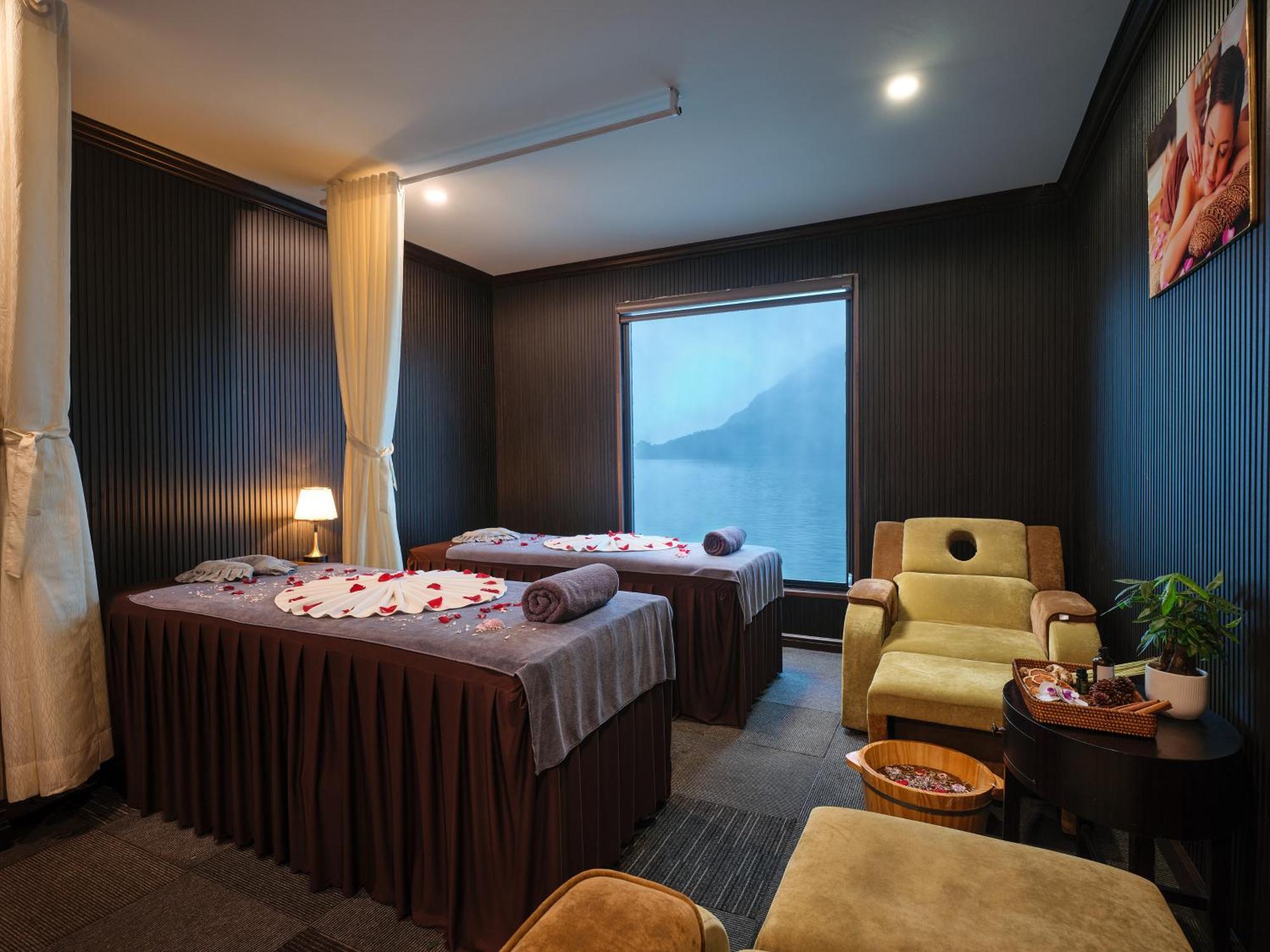 Era Premium Cruises Halong Hotel Ha Long Exterior photo